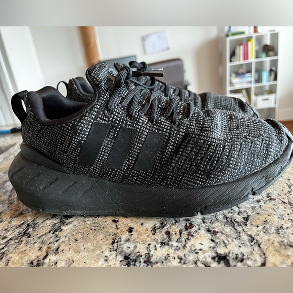 Adidas Swift Run - Picture 4 of 4